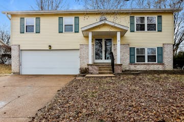 5621 WIELAND DR St. Louis, MO 63128